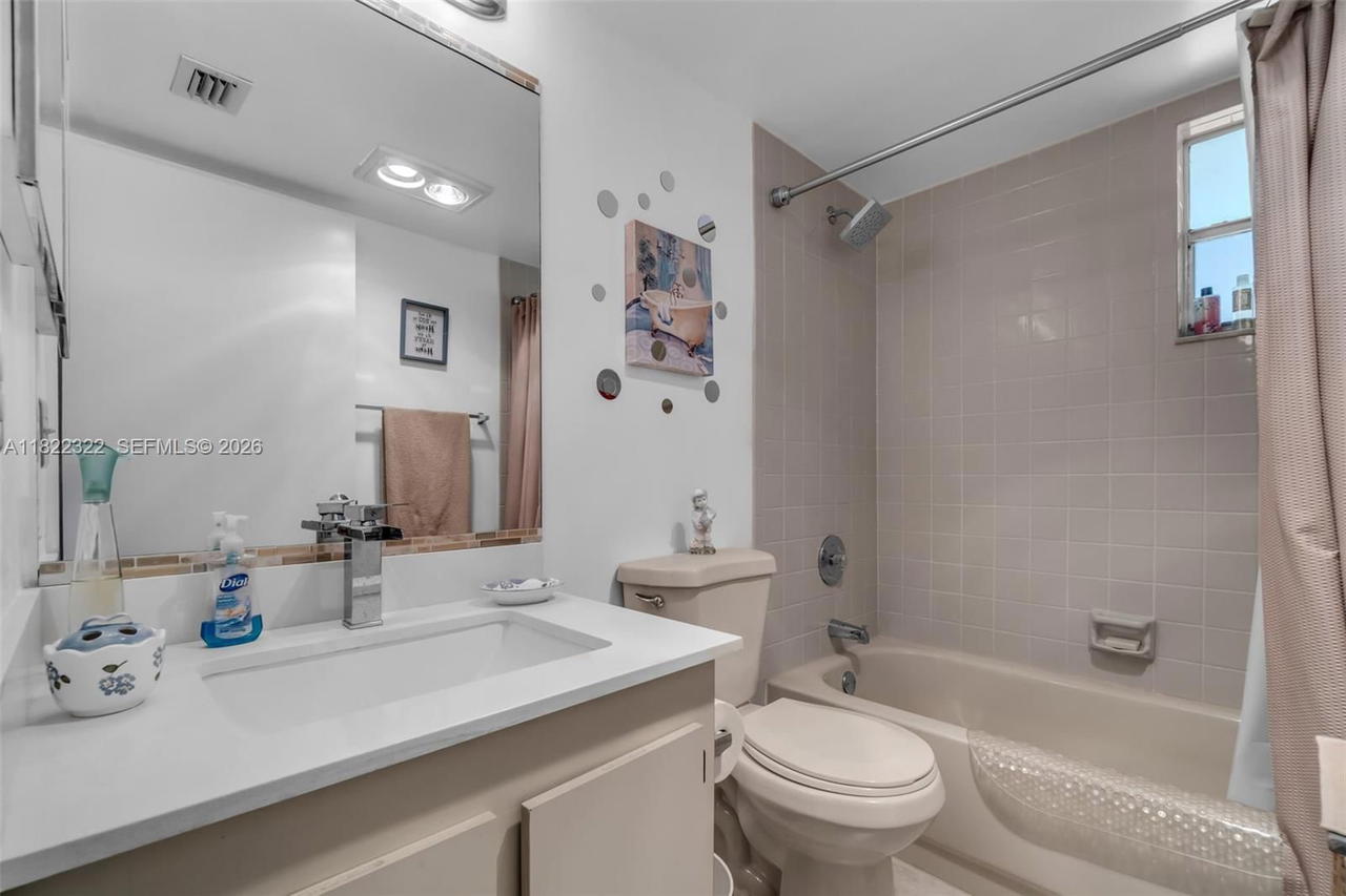 Real estate property located at 17000 67th Ave #126, Miami-dade, Country Lane Condo #2, Hialeah, FL