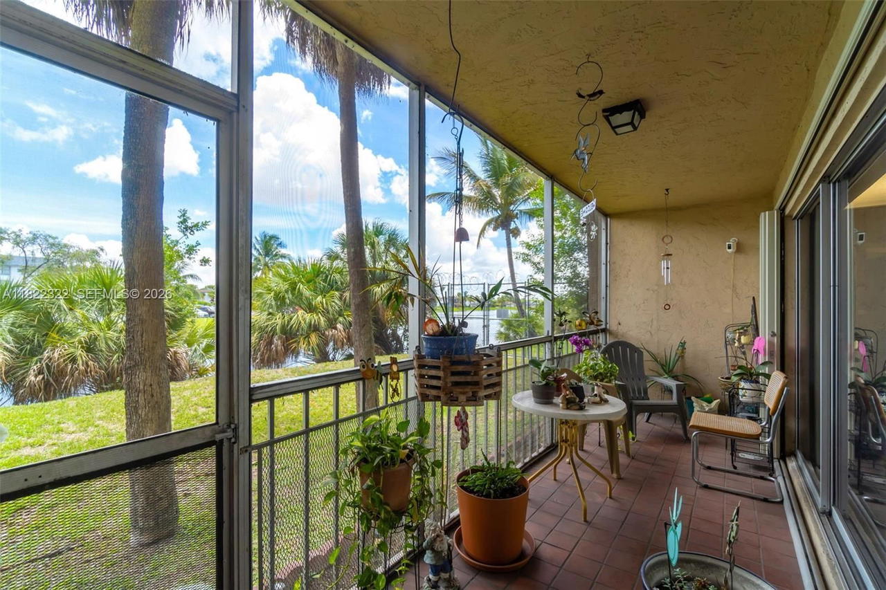 Real estate property located at 17000 67th Ave #126, Miami-dade, Country Lane Condo #2, Hialeah, FL