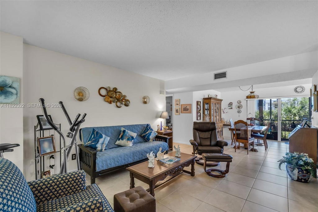 Real estate property located at 17000 67th Ave #126, Miami-dade, Country Lane Condo #2, Hialeah, FL