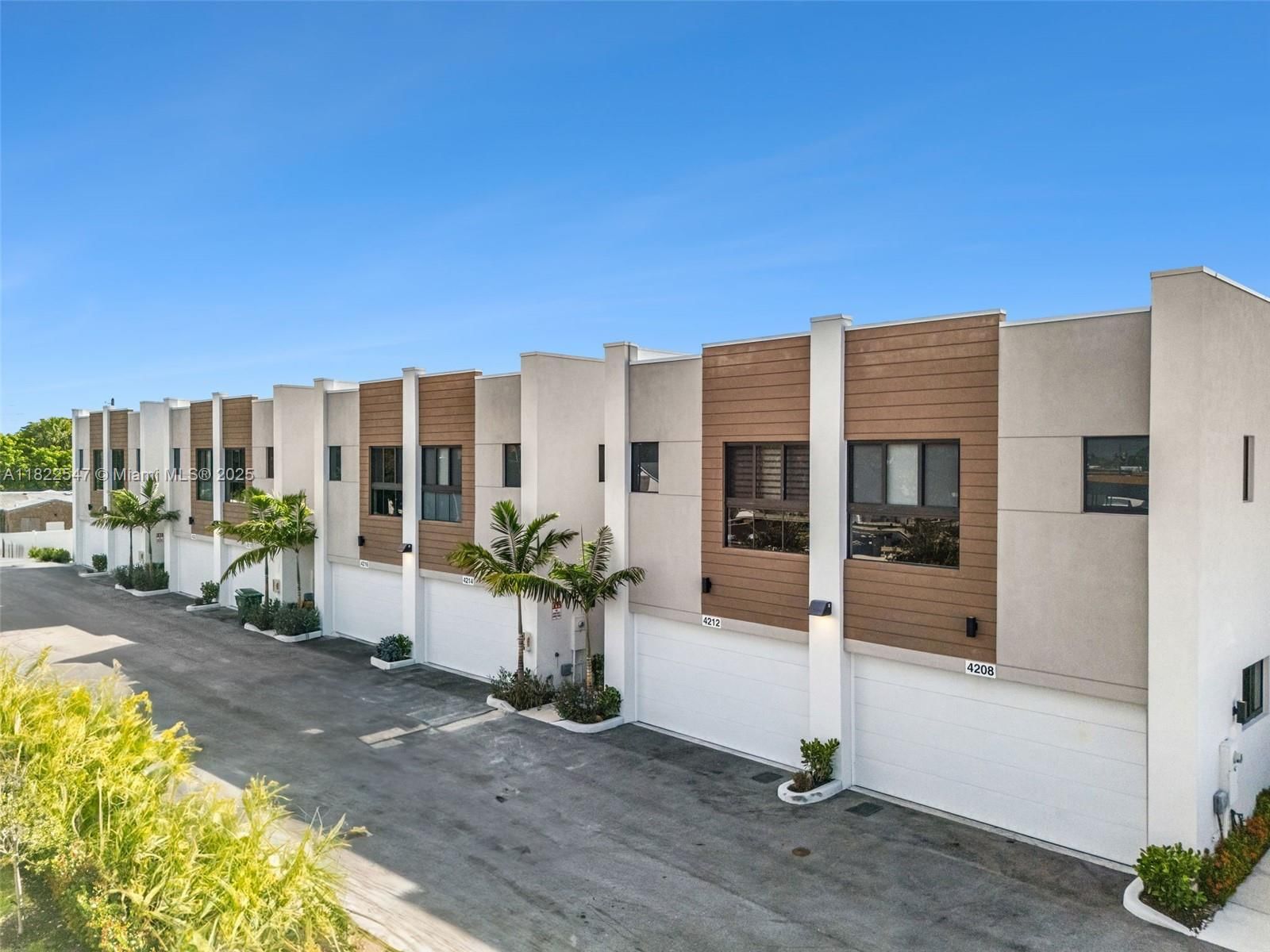 Real estate property located at 4212 7th Ter, Broward, Floranada Center, Oakland Park, FL
