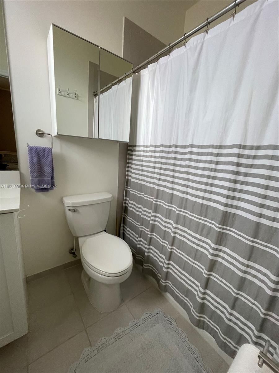 Real estate property located at 10586 33rd Ct #10586, Miami-dade, Aquabella Section Two, Hialeah, FL