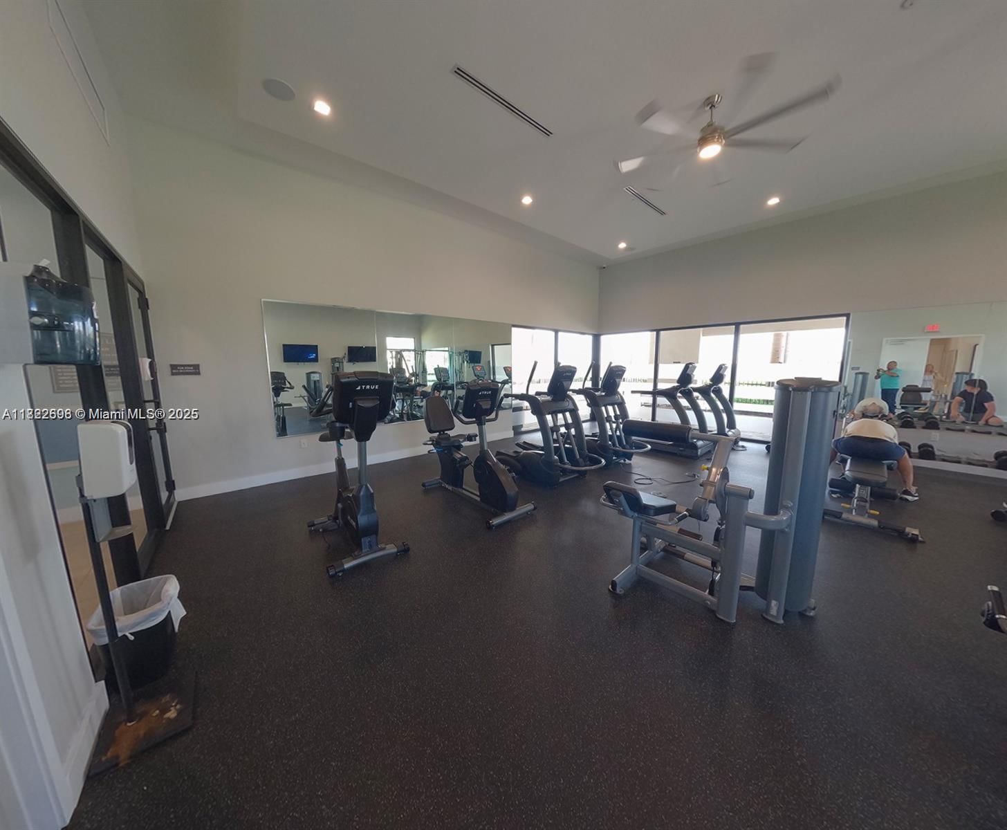 Real estate property located at 10586 33rd Ct #10586, Miami-dade, Aquabella Section Two, Hialeah, FL