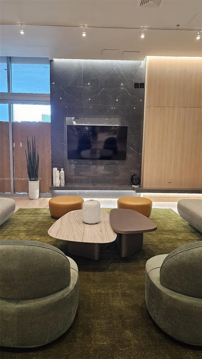 Real estate property located at 90 3rd St #3010, Miami-dade, Ivy Condo, Miami, FL