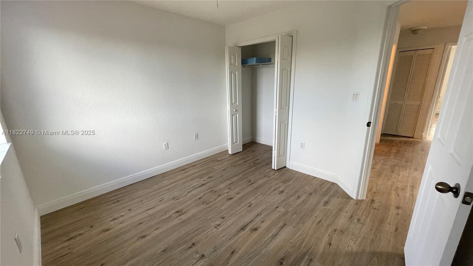 Real estate property located at 11530 48th Ter, Miami-dade, Dimensions At Doral, Doral, FL