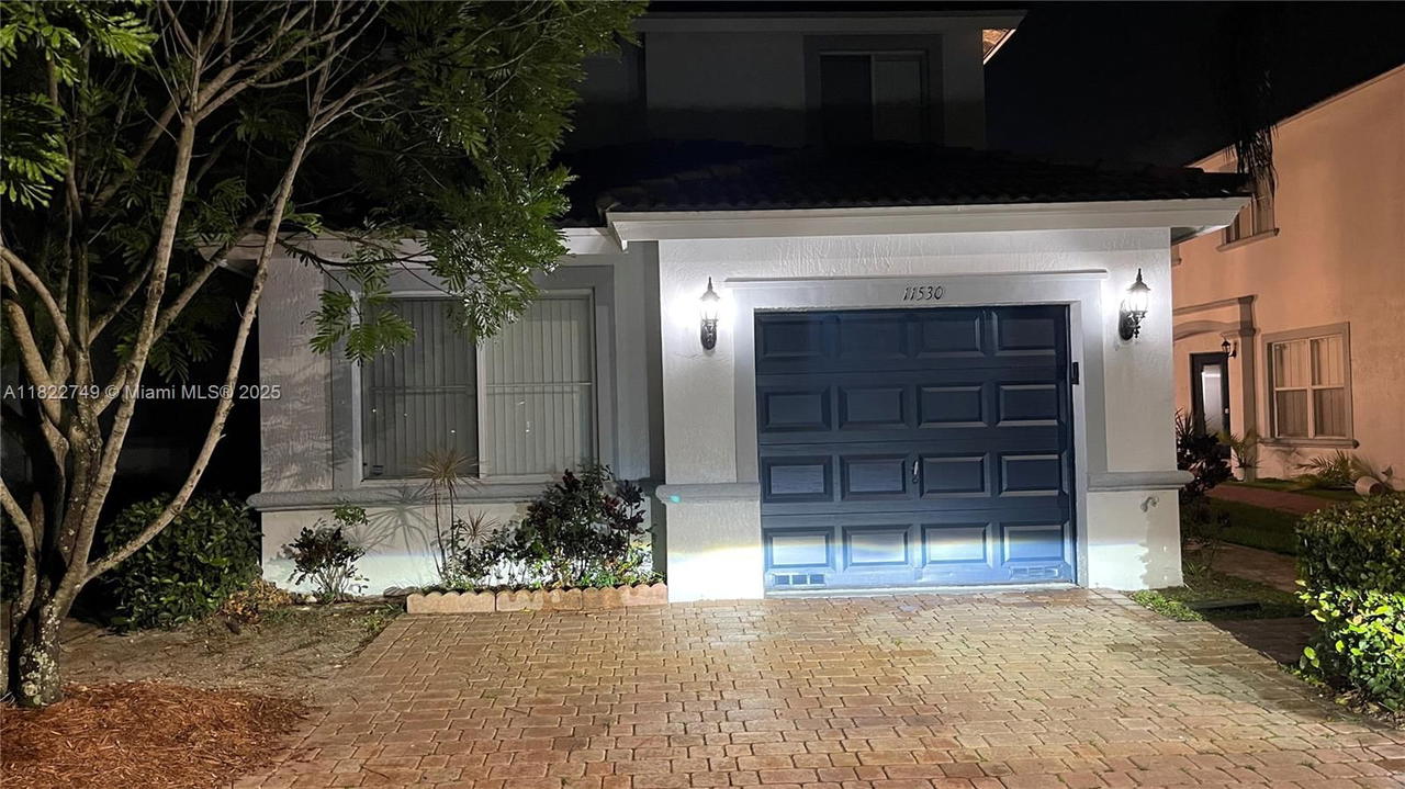 Real estate property located at 11530 48th Ter, Miami-dade, Dimensions At Doral, Doral, FL
