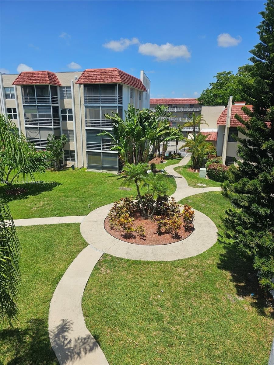 Real estate property located at 3551 Inverrary Dr #304, Broward, Las Vistas F In Inverrary, Lauderhill, FL