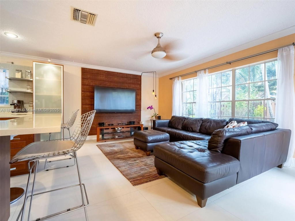 Real estate property located at 2721 Montevideo Ave, Broward, Embassy Place, Cooper City, FL