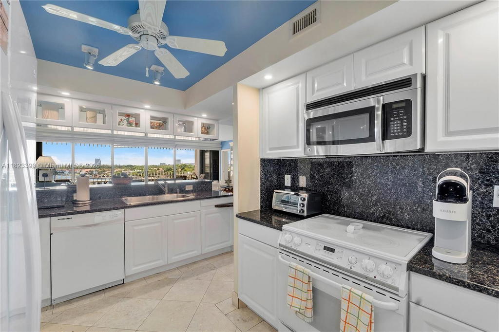 Real estate property located at 3 Grove Isle Dr C706, Miami-dade, Grove Isle Condo, Miami, FL