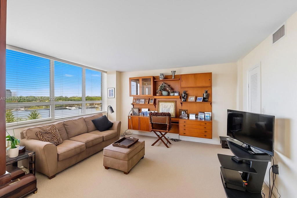 Real estate property located at 3 Grove Isle Dr C706, Miami-dade, Grove Isle Condo, Miami, FL