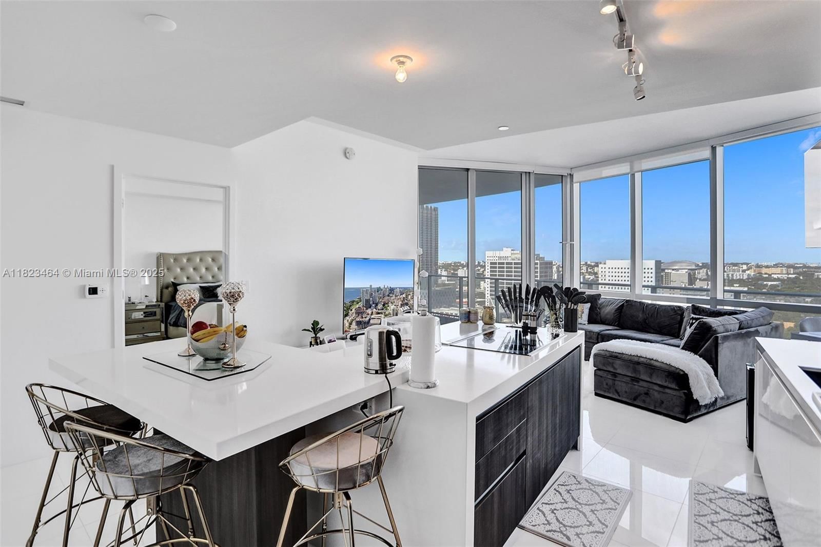 Real estate property located at 851 1st Ave #2204, Miami-dade, Paramount Miami Worldcent, Miami, FL