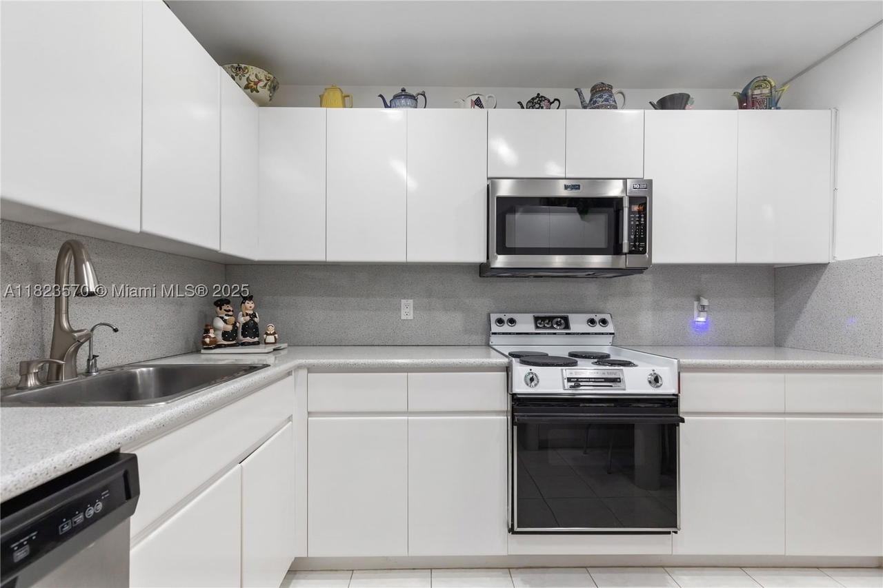 Real estate property located at 2101 Ocean Dr #2707, Broward, Quadomain Tower I And Iv, Hollywood, FL