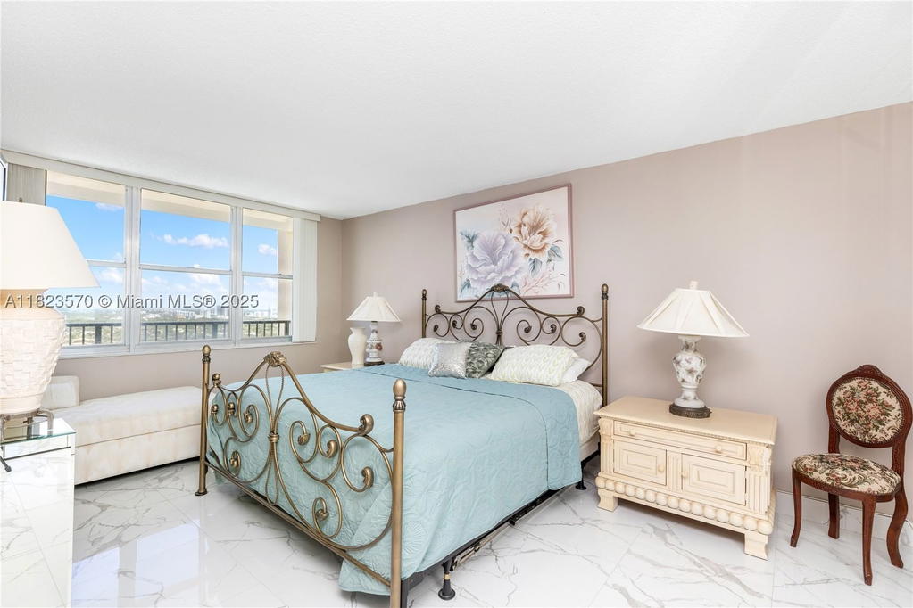 Real estate property located at 2101 Ocean Dr #2707, Broward, Quadomain Tower I And Iv, Hollywood, FL