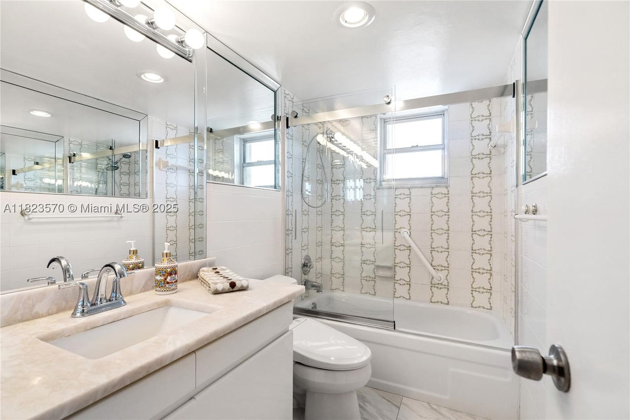 Real estate property located at 2101 Ocean Dr #2707, Broward, Quadomain Tower I And Iv, Hollywood, FL