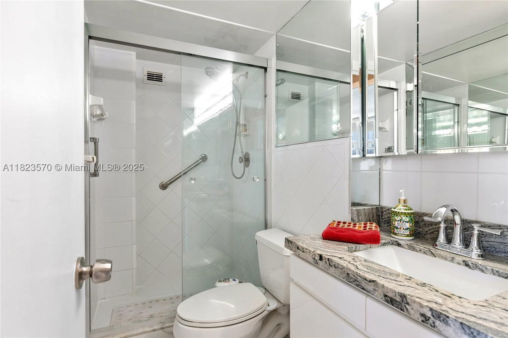 Real estate property located at 2101 Ocean Dr #2707, Broward, Quadomain Tower I And Iv, Hollywood, FL