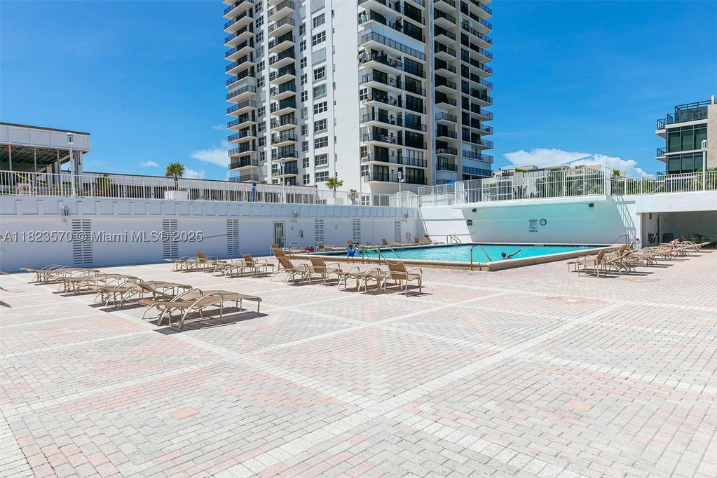 Real estate property located at 2101 Ocean Dr #2707, Broward, Quadomain Tower I And Iv, Hollywood, FL