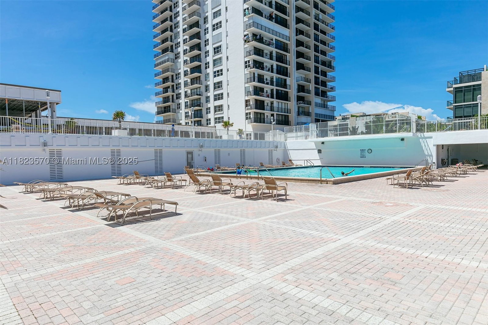 Real estate property located at 2101 Ocean Dr #2707, Broward, Quadomain Tower I And Iv, Hollywood, FL