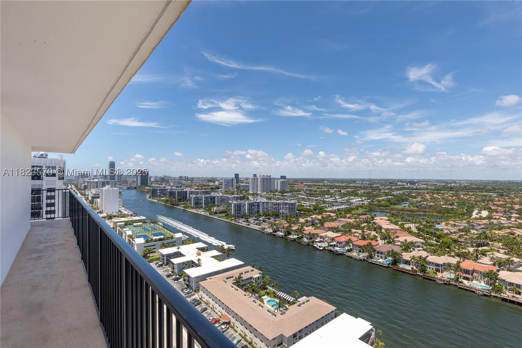Real estate property located at 2101 Ocean Dr #2707, Broward, Quadomain Tower I And Iv, Hollywood, FL