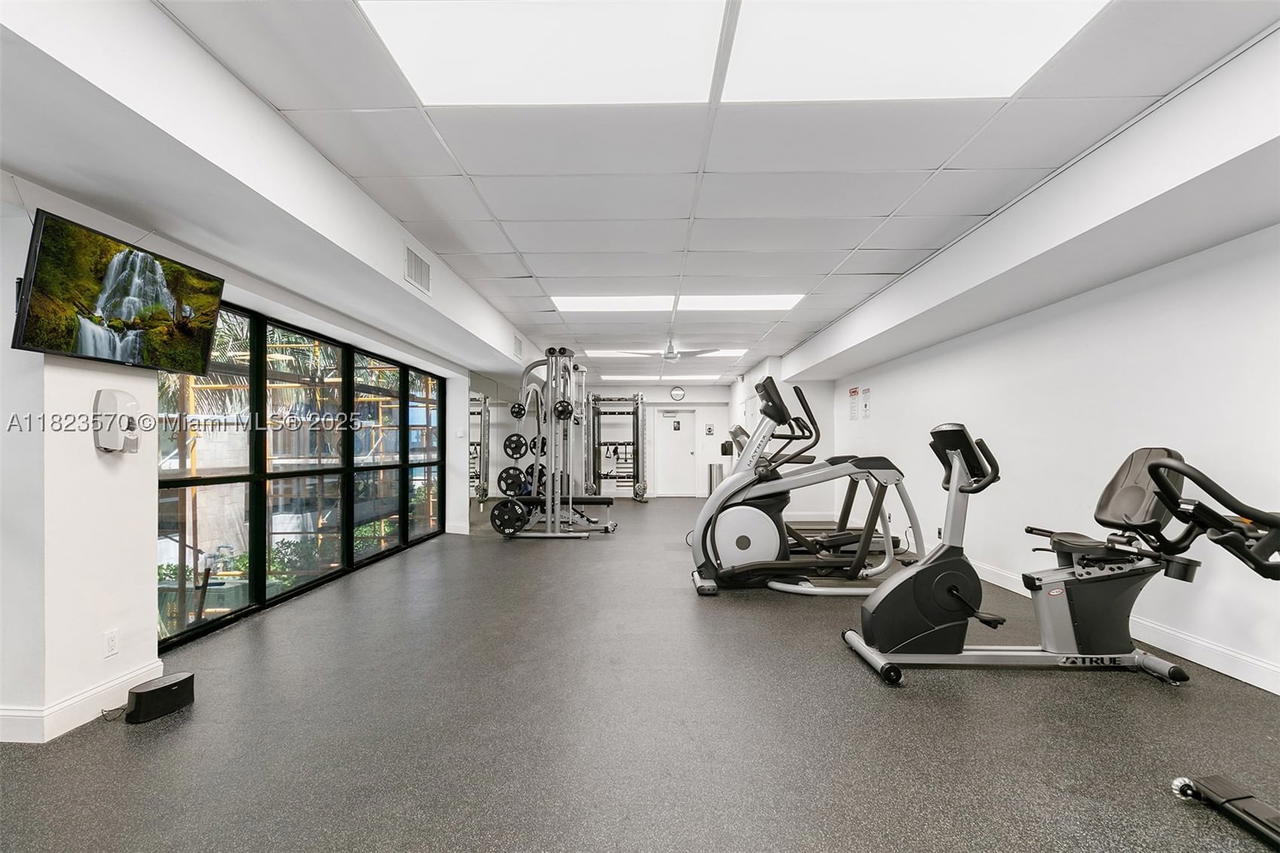 Real estate property located at 2101 Ocean Dr #2707, Broward, Quadomain Tower I And Iv, Hollywood, FL