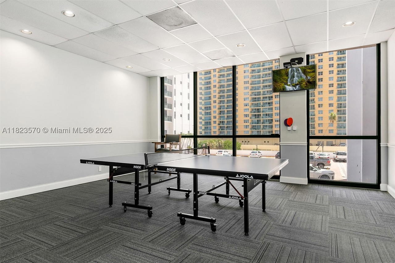 Real estate property located at 2101 Ocean Dr #2707, Broward, Quadomain Tower I And Iv, Hollywood, FL