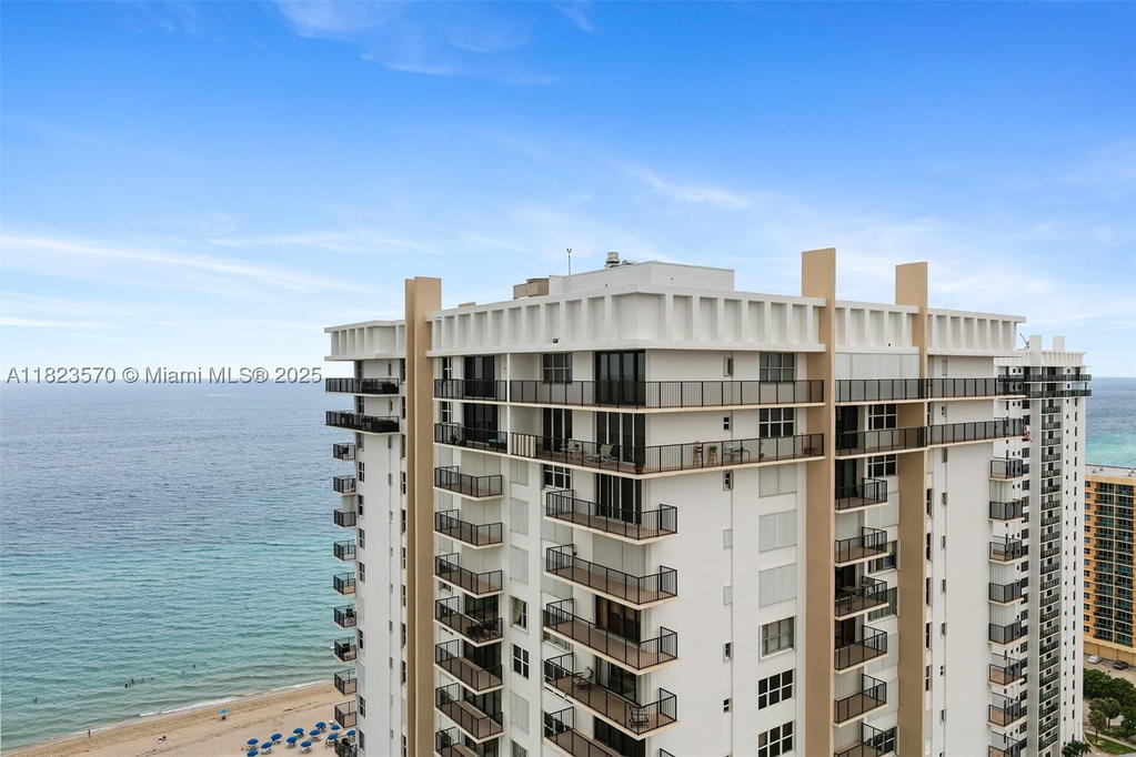 Real estate property located at 2101 Ocean Dr #2707, Broward, Quadomain Tower I And Iv, Hollywood, FL