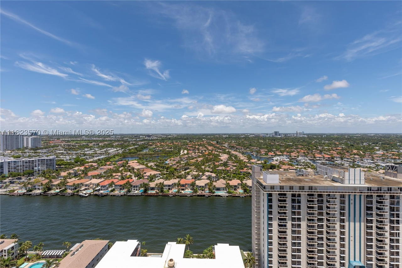 Real estate property located at 2101 Ocean Dr #2707, Broward, Quadomain Tower I And Iv, Hollywood, FL