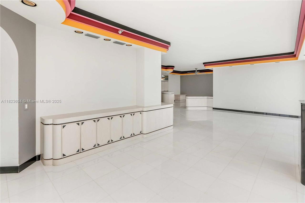 Real estate property located at 3802 207th St #601, Miami-dade, One Island Place Condo Ii, Aventura, FL
