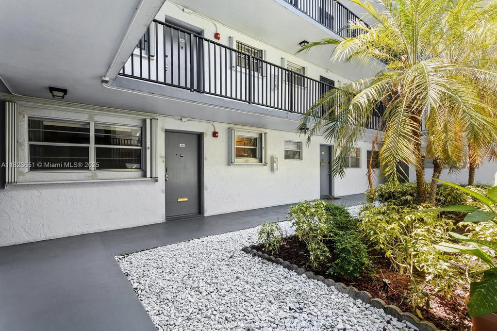 Real estate property located at 1800 25th St #2102, Miami-dade, Grove Gardens Condo, Miami, FL