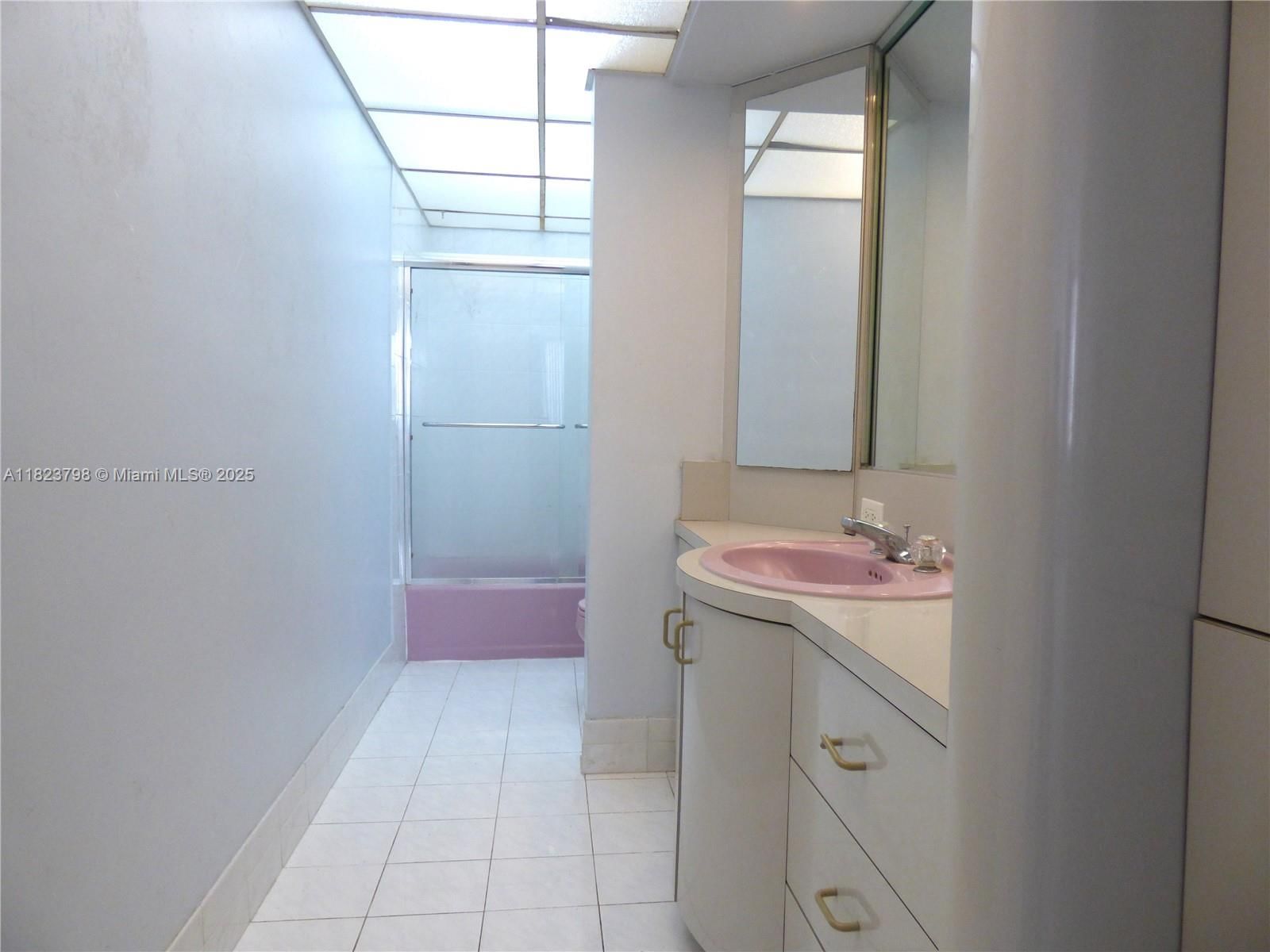 Real estate property located at 5005 Collins Ave #202, Miami-dade, The Carriage Club North C, Miami Beach, FL