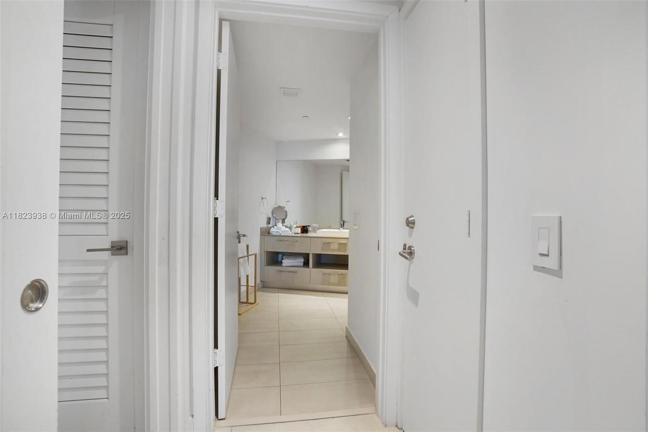 Real estate property located at 4111 Ocean Dr #3709, Broward, 4111 South Ocean Drive Co, Hollywood, FL