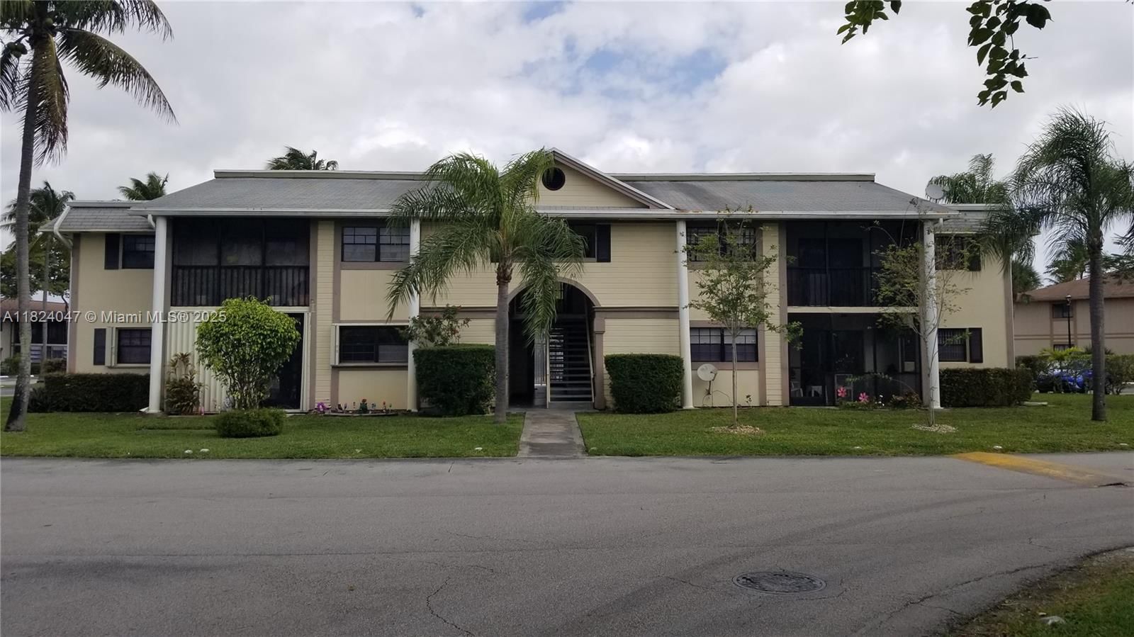 Real estate property located at 815 199th St #104, Miami-dade, Carmel At California Cl C, Miami, FL