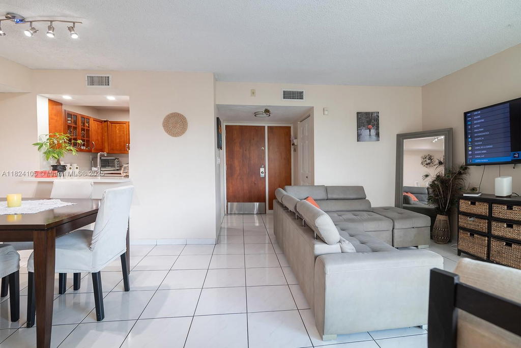 Real estate property located at 2075 122nd Ave #306, Miami-dade, International Towers Condo, Miami, FL