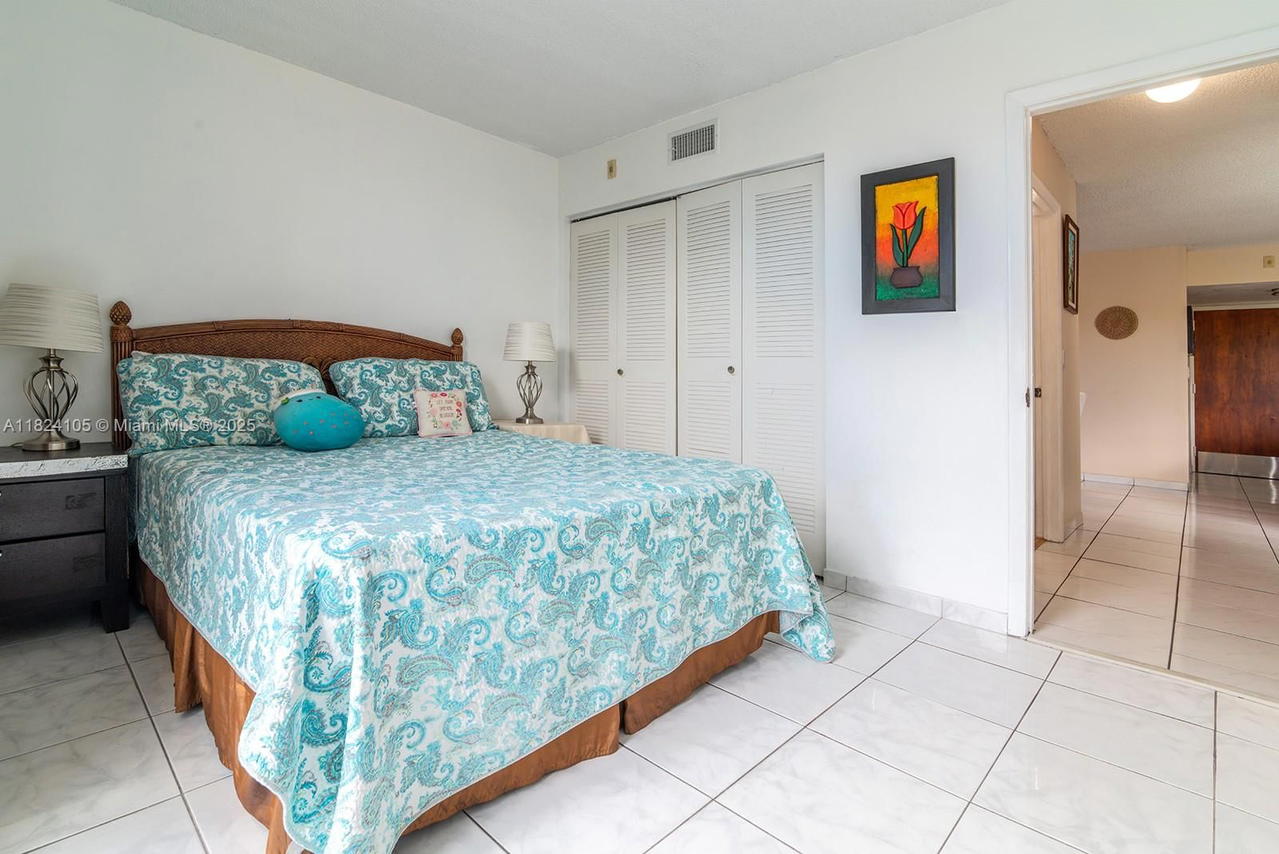 Real estate property located at 2075 122nd Ave #306, Miami-dade, International Towers Condo, Miami, FL