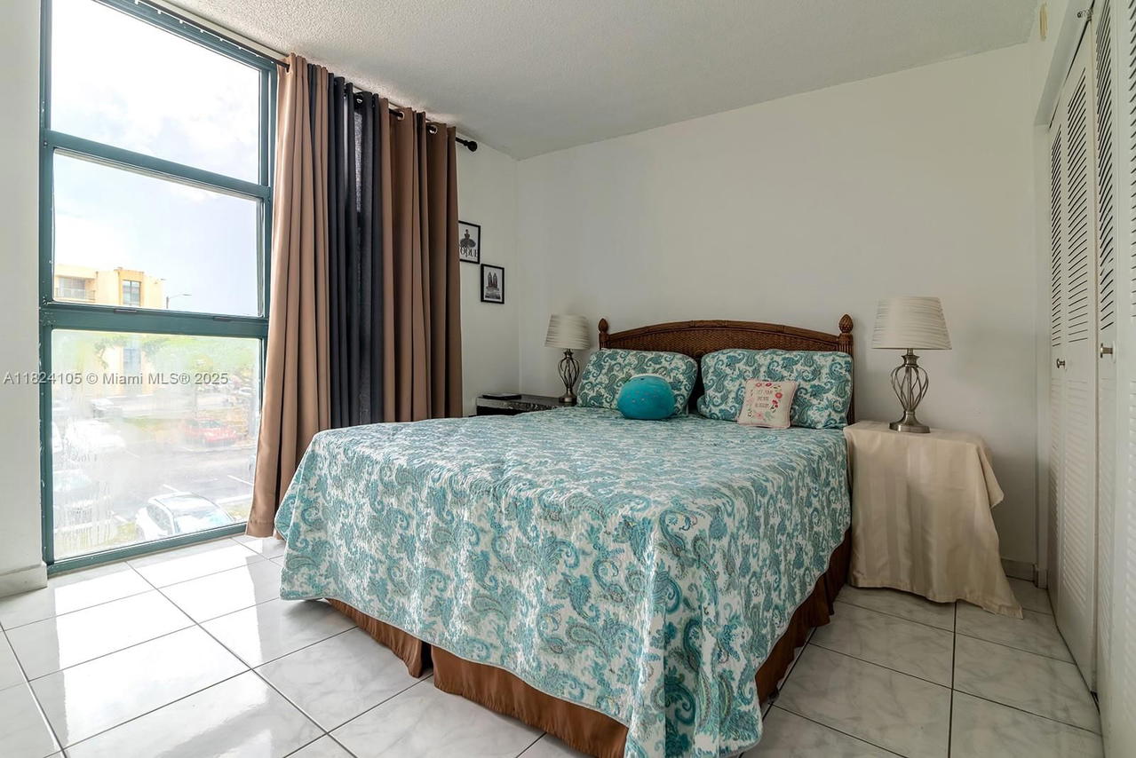 Real estate property located at 2075 122nd Ave #306, Miami-dade, International Towers Condo, Miami, FL