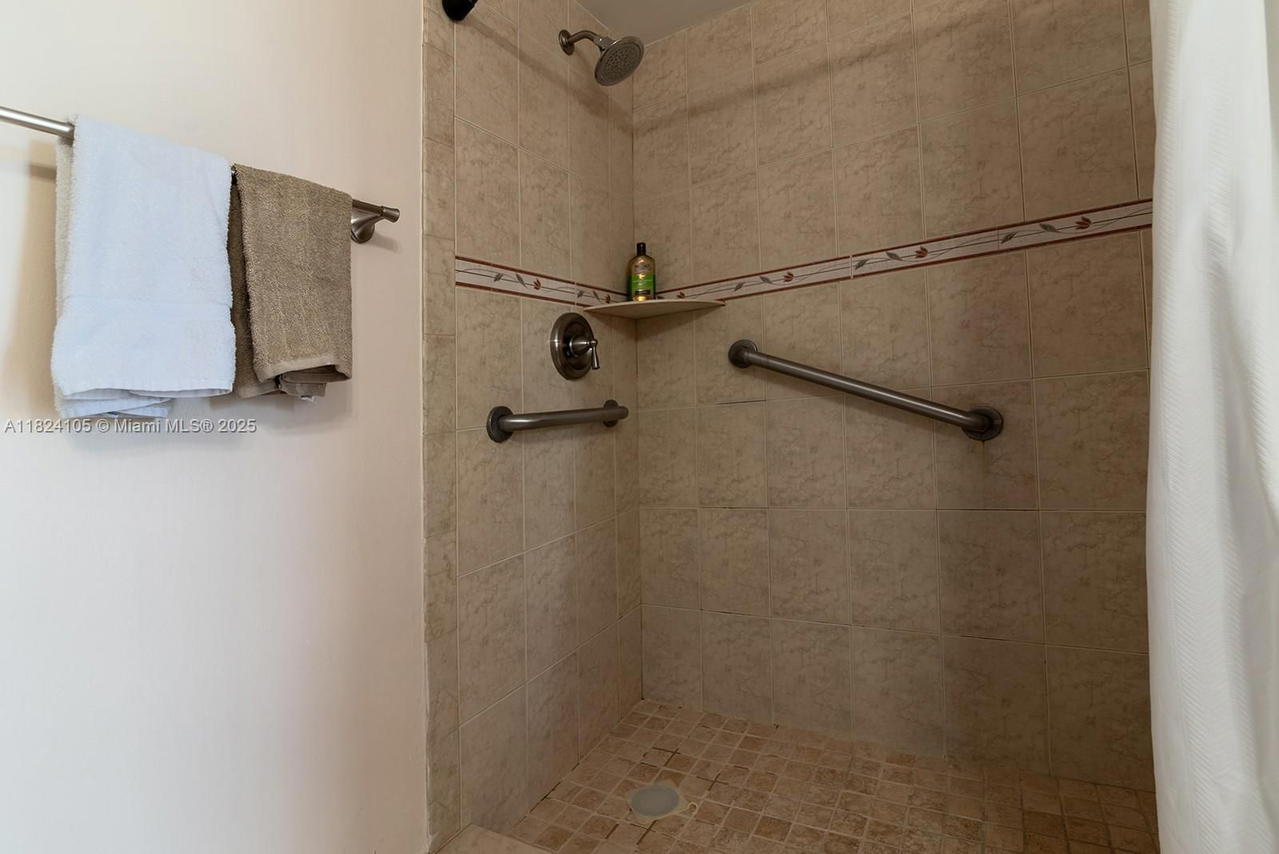 Real estate property located at 2075 122nd Ave #306, Miami-dade, International Towers Condo, Miami, FL
