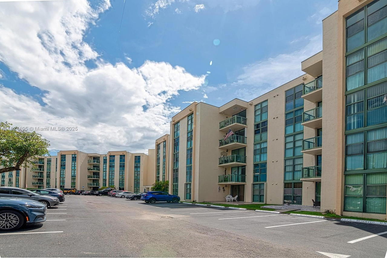 Real estate property located at 2075 122nd Ave #306, Miami-dade, International Towers Condo, Miami, FL