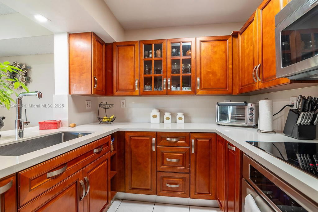 Real estate property located at 2075 122nd Ave #306, Miami-dade, International Towers Condo, Miami, FL