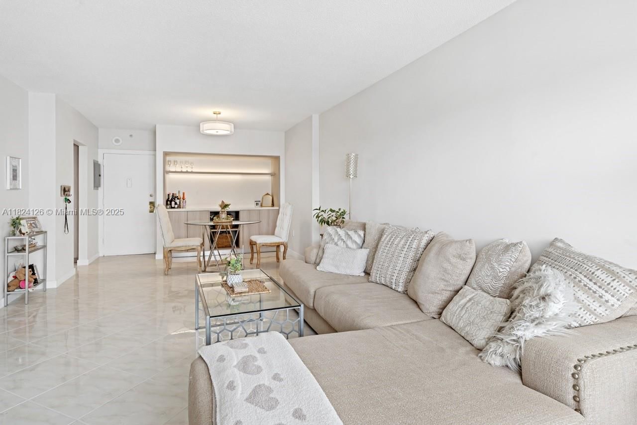 Real estate property located at 400 Kings Point Dr #1222, Miami-dade, Coastal Towers Condo, Sunny Isles Beach, FL