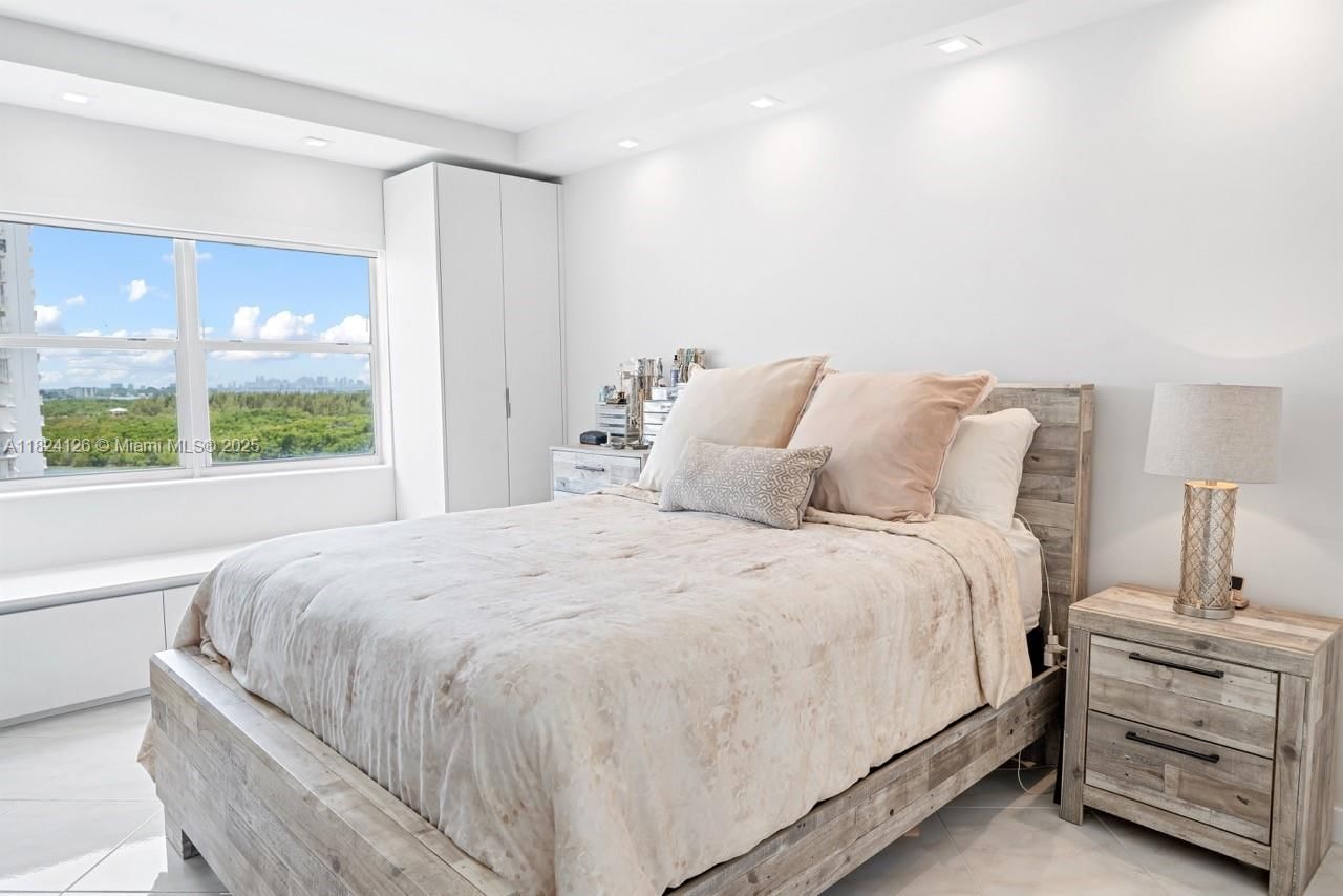 Real estate property located at 400 Kings Point Dr #1222, Miami-dade, Coastal Towers Condo, Sunny Isles Beach, FL