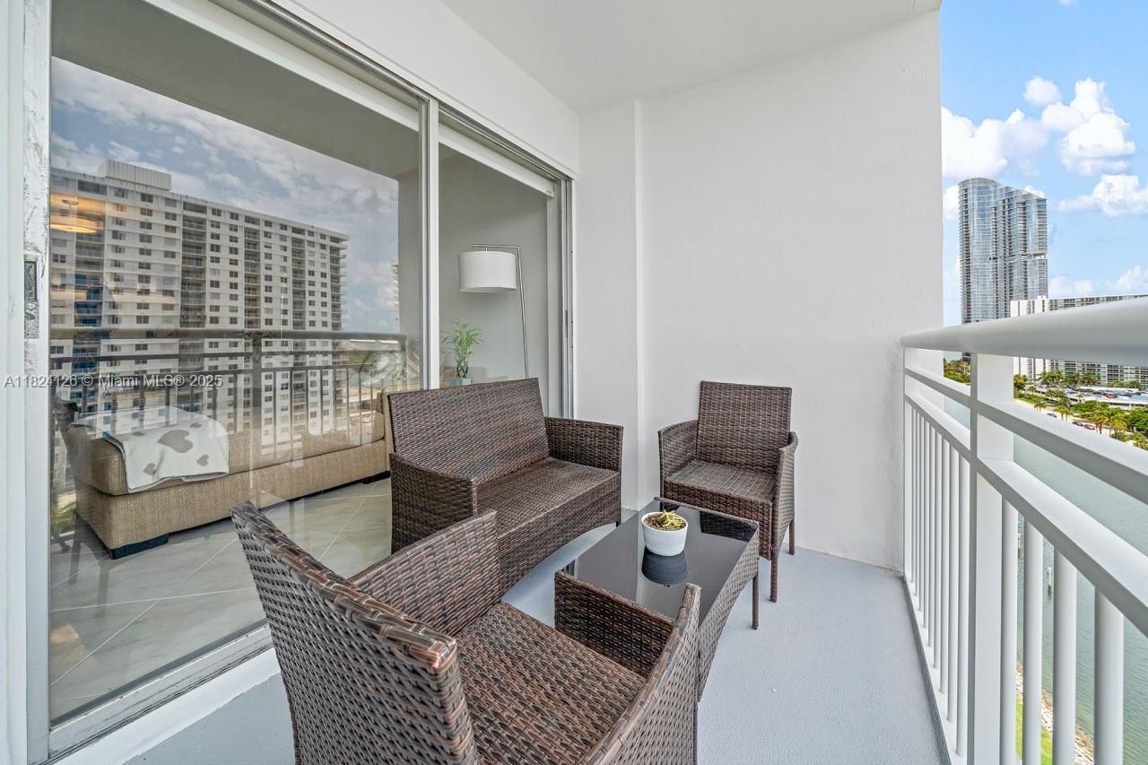 Real estate property located at 400 Kings Point Dr #1222, Miami-dade, Coastal Towers Condo, Sunny Isles Beach, FL