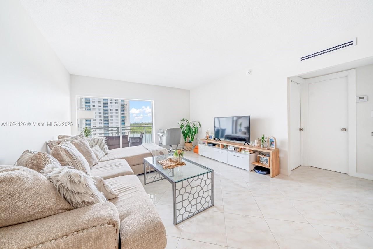 Real estate property located at 400 Kings Point Dr #1222, Miami-dade, Coastal Towers Condo, Sunny Isles Beach, FL