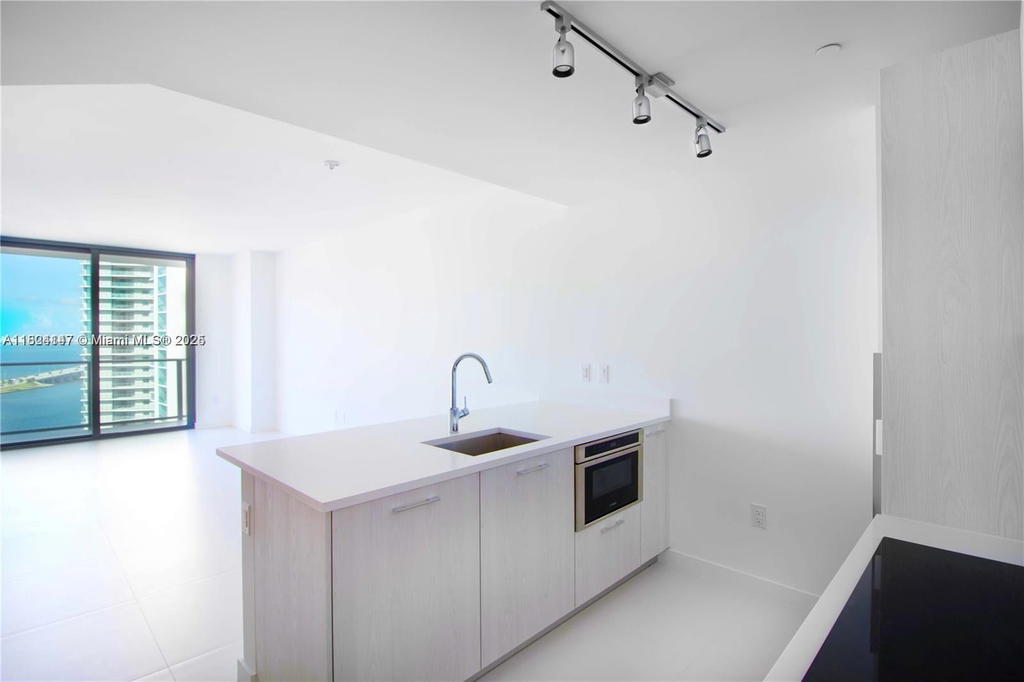 Real estate property located at 501 31st St #2005, Miami-dade, Paraiso Bayviews Condo, Miami, FL