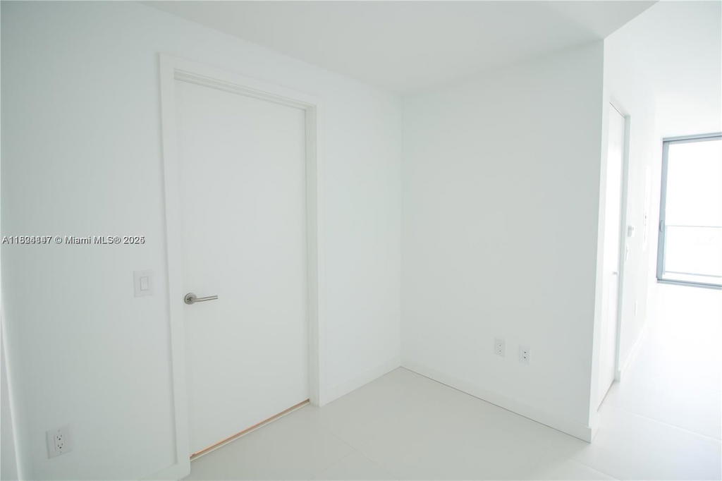 Real estate property located at 501 31st St #2005, Miami-dade, Paraiso Bayviews Condo, Miami, FL