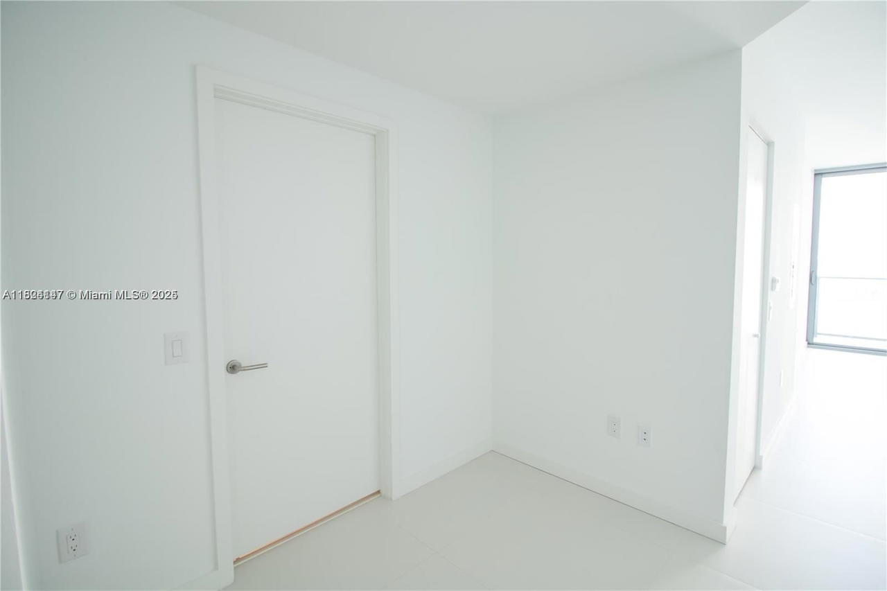 Real estate property located at 501 31st St #2005, Miami-dade, Paraiso Bayviews Condo, Miami, FL