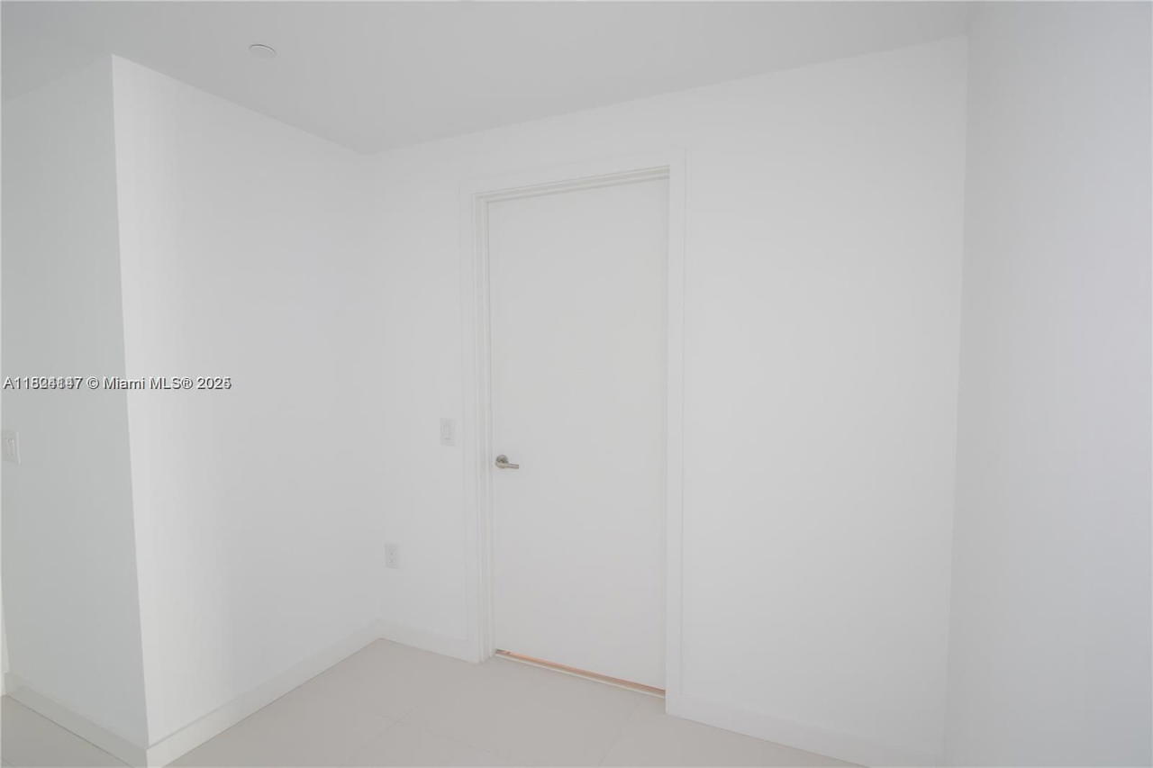 Real estate property located at 501 31st St #2005, Miami-dade, Paraiso Bayviews Condo, Miami, FL