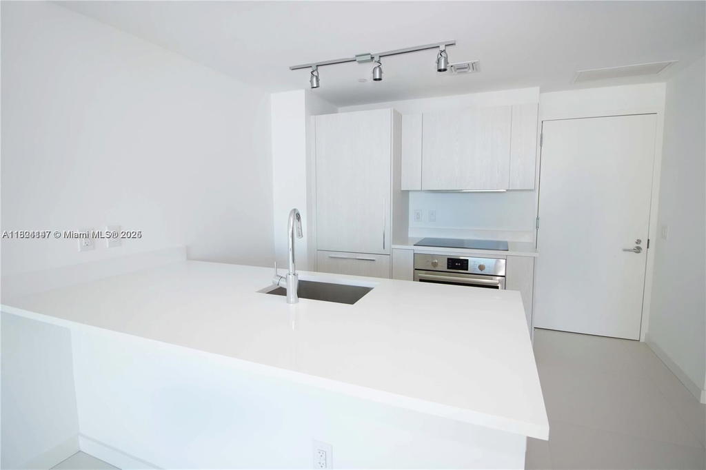 Real estate property located at 501 31st St #2005, Miami-dade, Paraiso Bayviews Condo, Miami, FL
