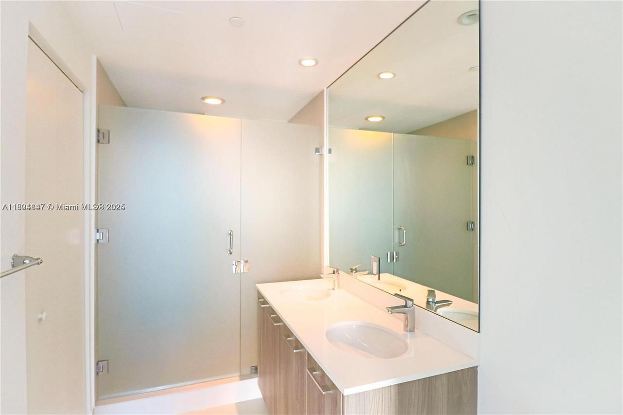 Real estate property located at 501 31st St #2005, Miami-dade, Paraiso Bayviews Condo, Miami, FL