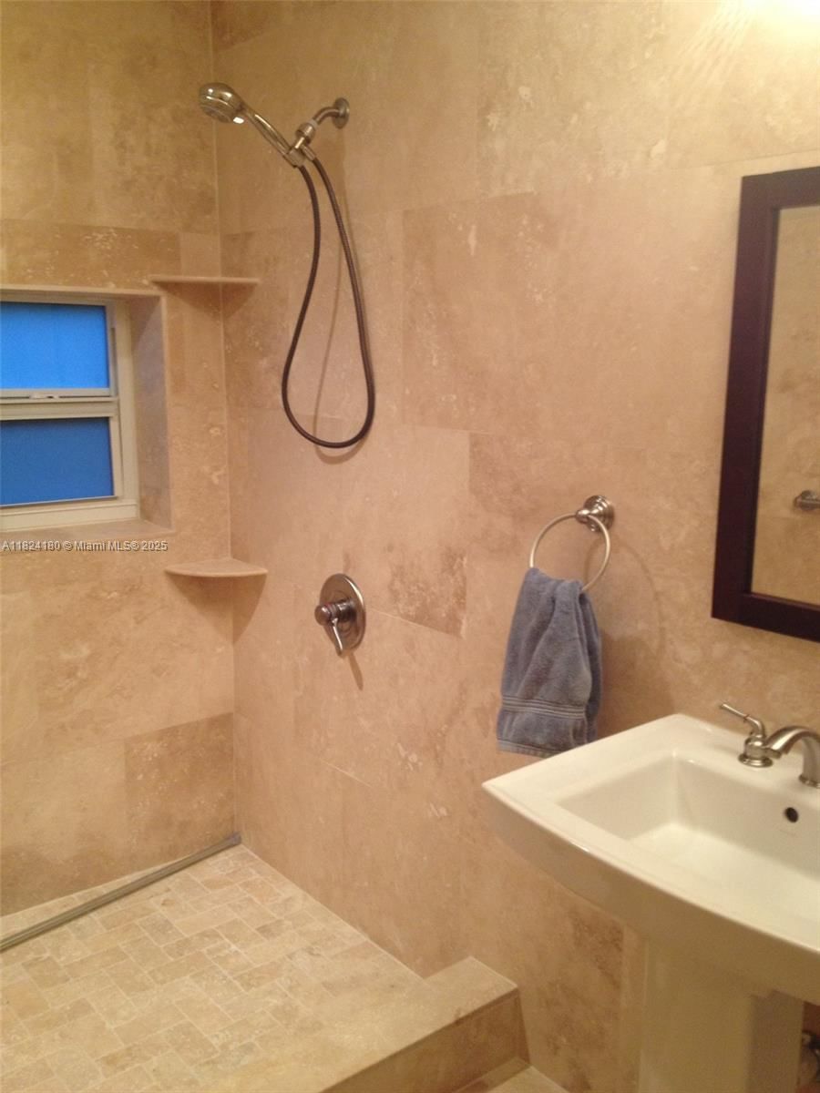 Real estate property located at 324 La Villa Dr, Miami-dade, Rev Pl Sec 2 Cc Estates, Miami Springs, FL