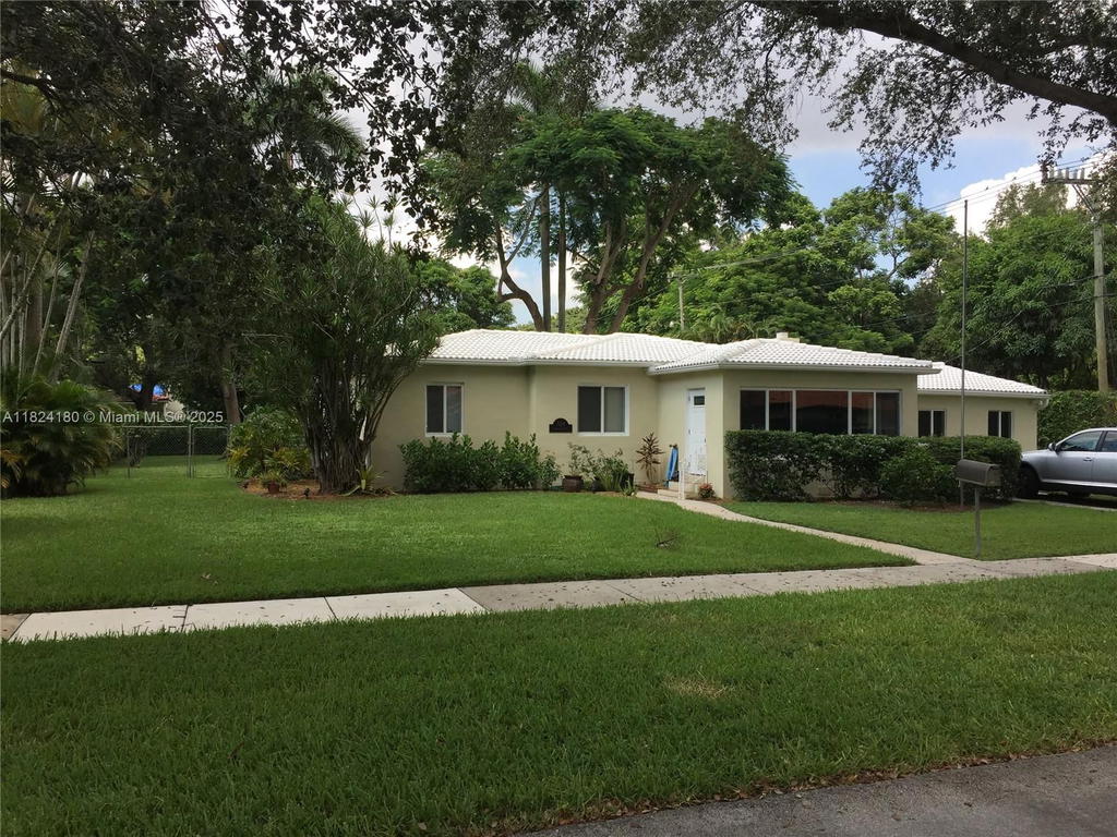 Real estate property located at 324 La Villa Dr, Miami-dade, Rev Pl Sec 2 Cc Estates, Miami Springs, FL