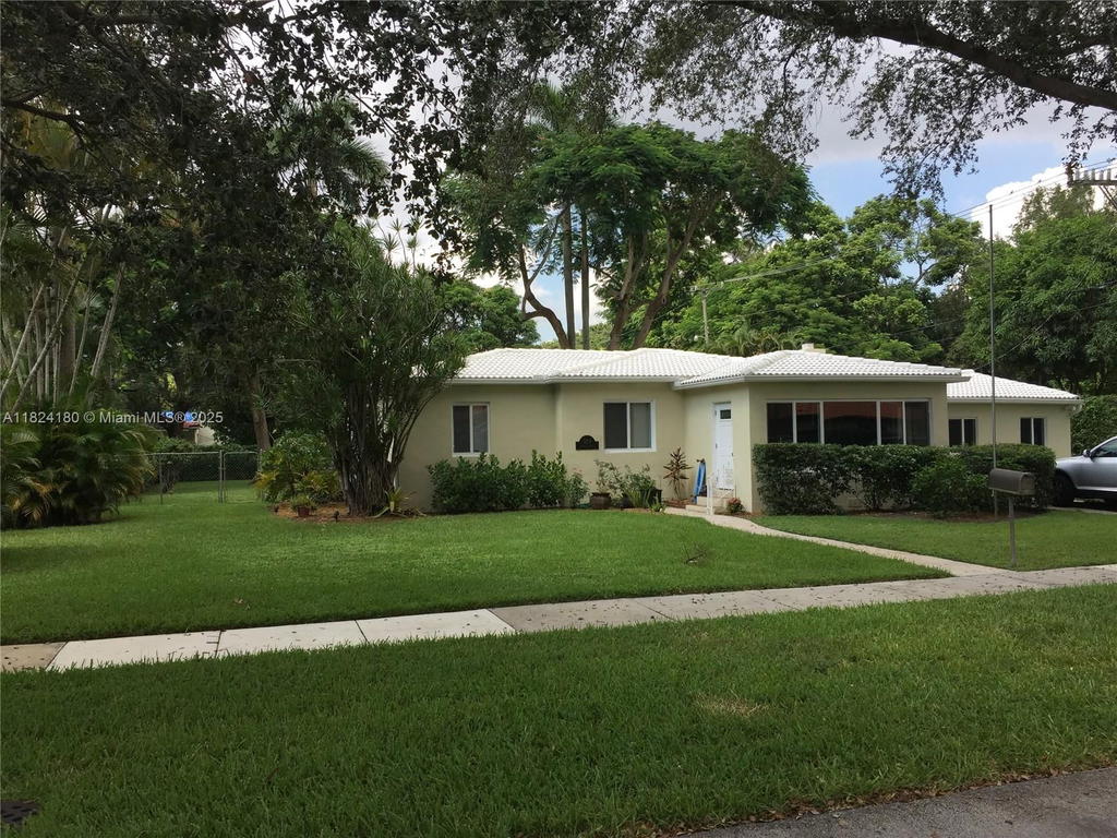 Real estate property located at 324 La Villa Dr, Miami-dade, Rev Pl Sec 2 Cc Estates, Miami Springs, FL