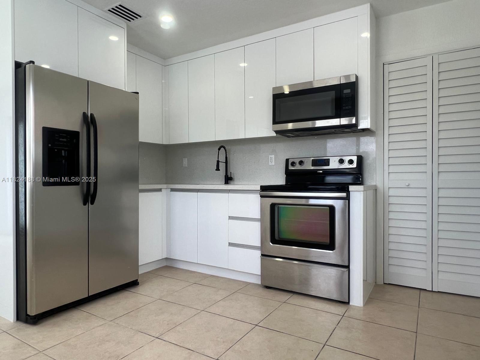 Real estate property located at 2368 / 2370 33rd St, Miami-dade, New Haven Sub, Miami, FL